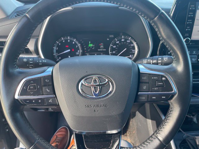 Used 2020 Toyota Highlander XLE AWD/4WD image 11