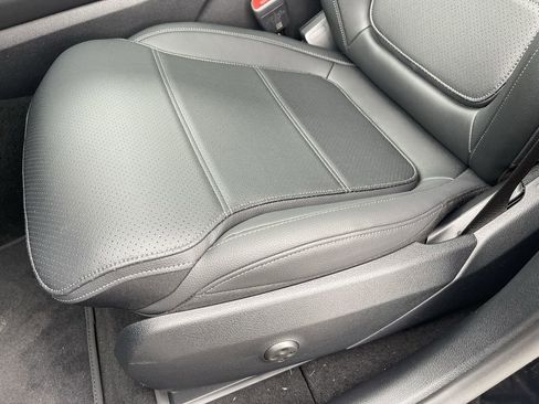 New 2025 Mercedes-Benz GLC 300 4MATIC image 13