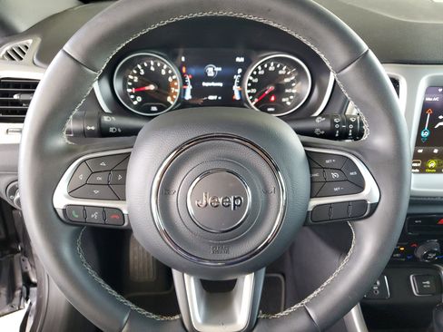 Certified 2021 Jeep Compass Latitude FWD image 22