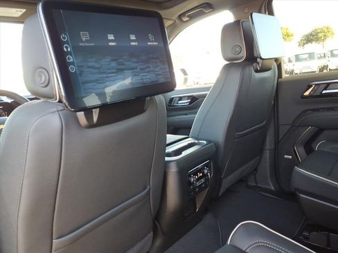 New 2026 Chevrolet Suburban Premier image 13