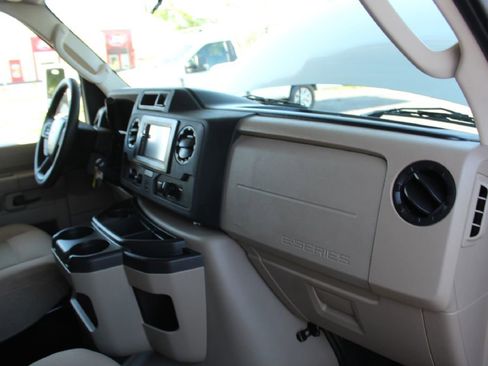 Used 2022 Ford E-450 and Econoline 450 Super Duty w/ Motorhome Prep Package image 65