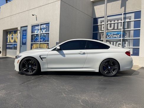 Used 2018 BMW M4 Coupe w/ Executive Package RWD image 3