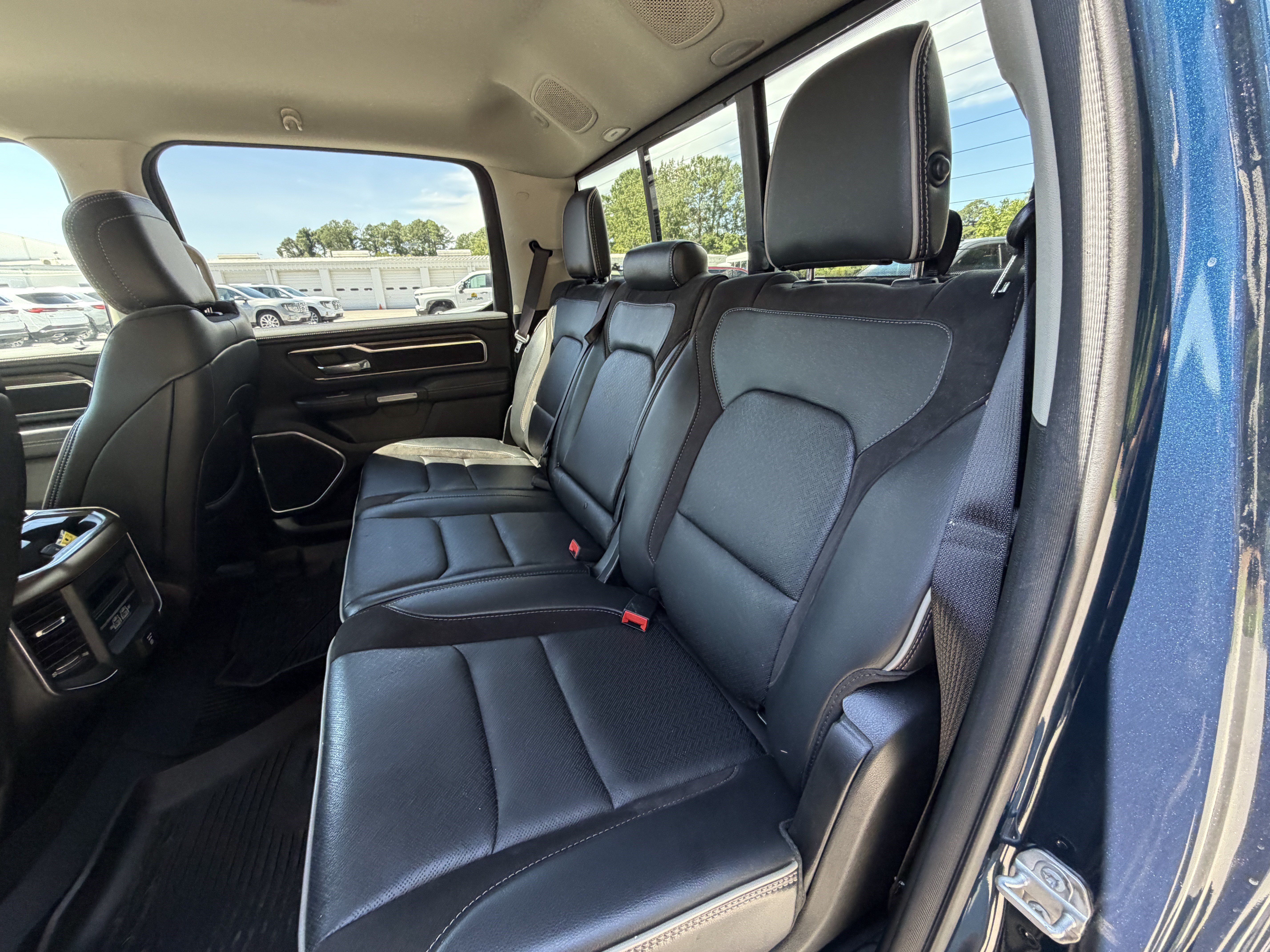 Used 2022 RAM 1500 Laramie AWD/4WD image 17
