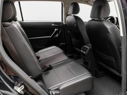 Used 2021 Volkswagen Tiguan SEL FWD image 40