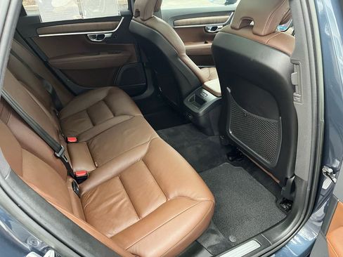 Used 2022 Volvo V90 B6 Cross Country image 21