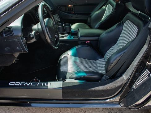 Used 1996 Chevrolet Corvette Coupe RWD image 13