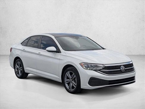 Used 2023 Volkswagen Jetta SE w/ Panoramic Sunroof Package FWD image 3