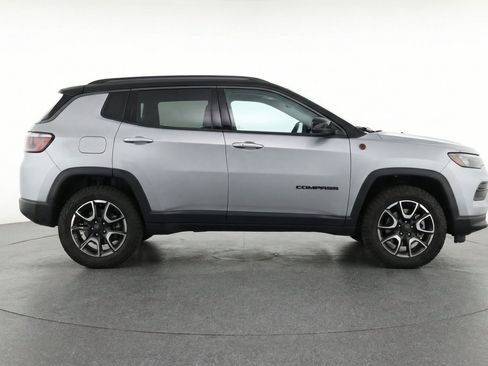 Used 2025 Jeep Compass Trailhawk AWD/4WD image 11