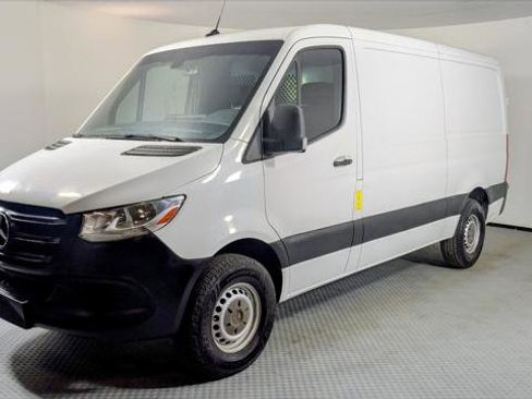 Used 2019 Mercedes-Benz Sprinter 144 image 2