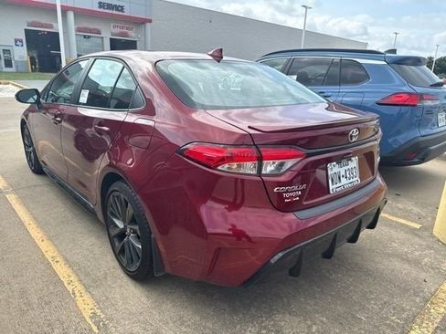 Used 2025 Toyota Corolla SE w/ SE Premium Package FWD image 6