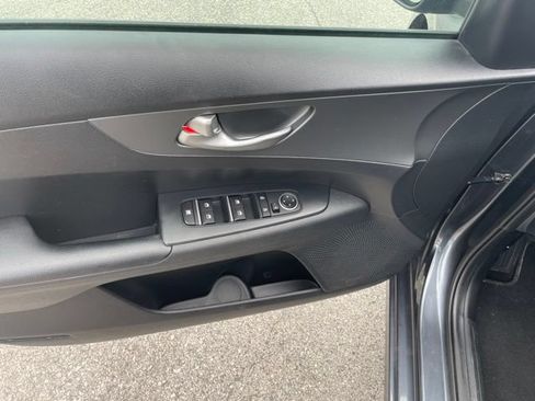 Used 2021 Kia Forte LXS FWD image 17