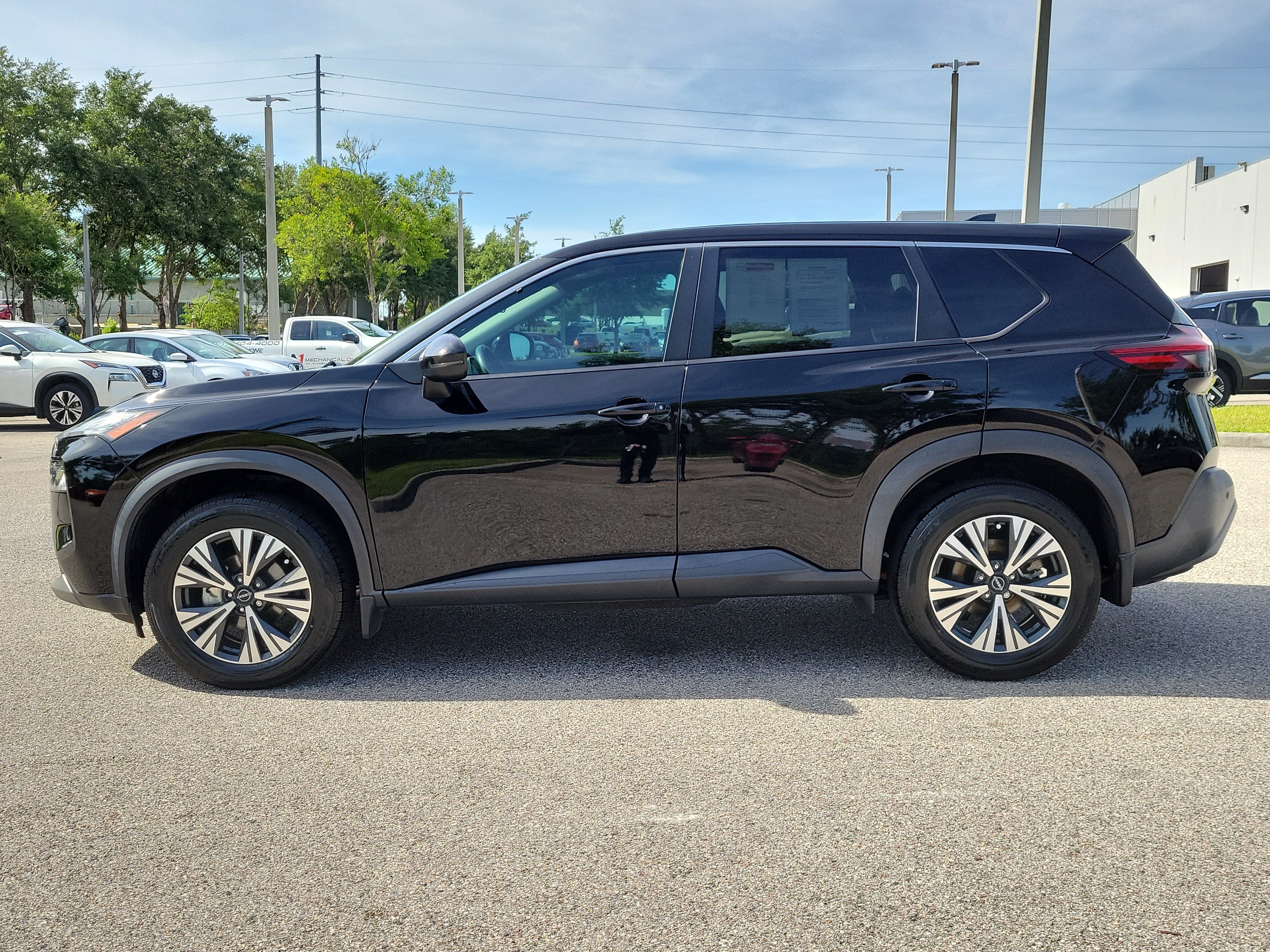 Certified 2022 Nissan Rogue SV FWD image 8
