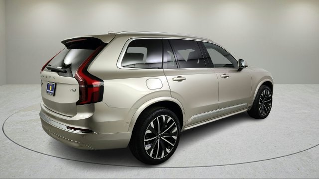 New 2026 Volvo XC90 T8 Plus w/ Protection Package Premier AWD/4WD image 4