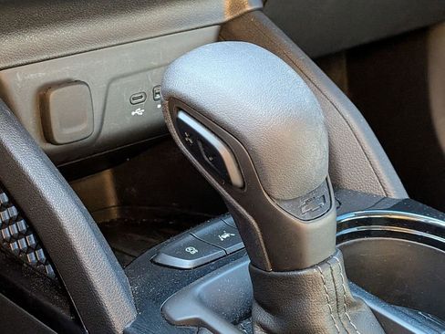 Used 2025 Chevrolet TrailBlazer LT AWD/4WD image 18