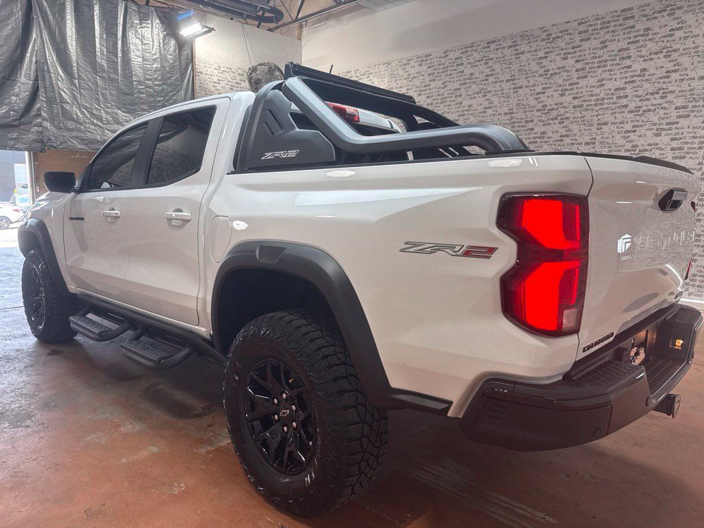 Used 2025 Chevrolet Colorado ZR2 w/ Midnight Edition AWD/4WD image 5