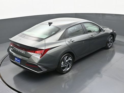 Certified 2025 Hyundai Elantra Sport image 30