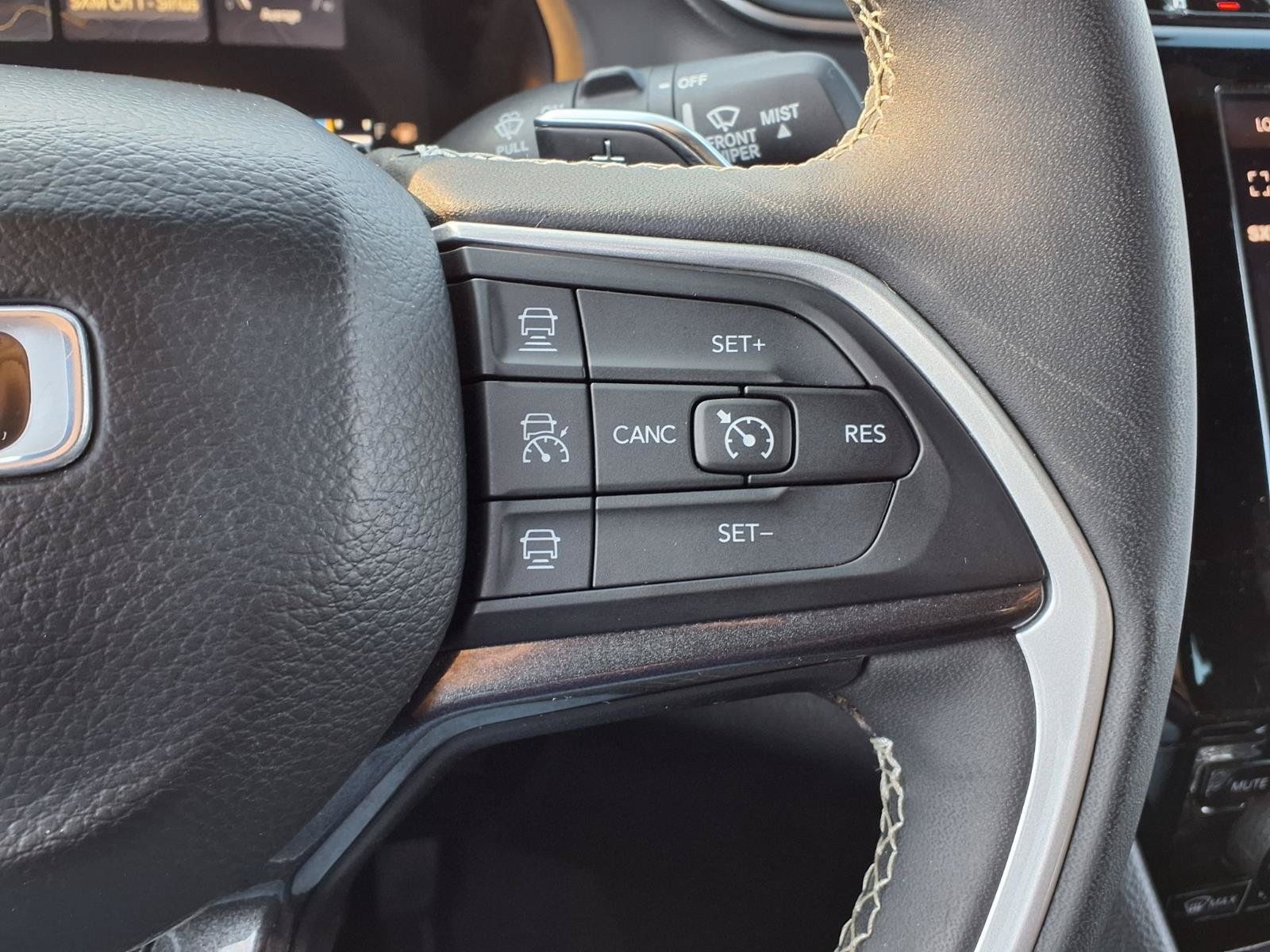 Used 2023 Jeep Grand Cherokee L Laredo AWD/4WD image 22