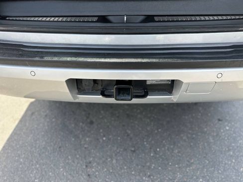 Used 2017 Chevrolet Suburban LT RWD image 26