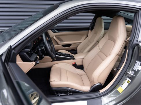 Certified 2024 Porsche 911 Carrera RWD image 5