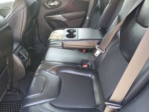 Used 2020 Jeep Cherokee Latitude Plus w/ Cold Weather Group AWD/4WD image 13