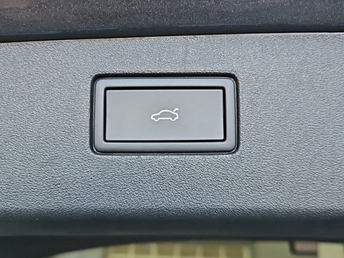 New 2026 Volkswagen Tiguan SE R-Line image 20