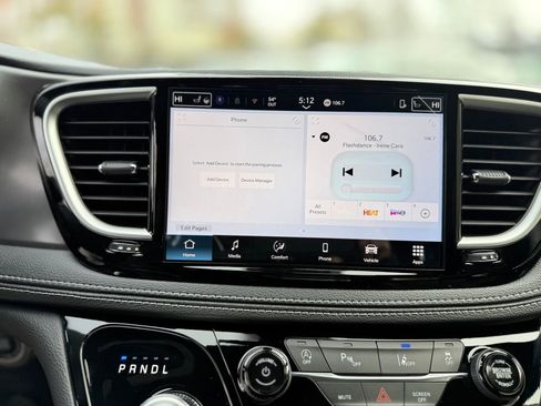 New 2026 Chrysler Pacifica Select image 16