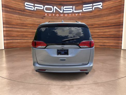 Used 2020 Chrysler Voyager Lxi FWD image 6