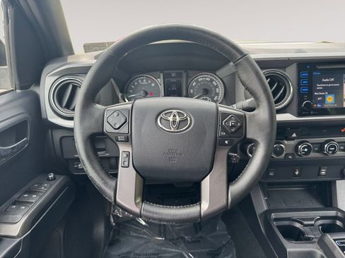 Used 2016 Toyota Tacoma TRD Sport w/ Towing Package AWD/4WD image 12