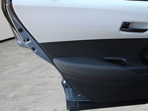 Used 2023 Toyota Corolla Cross L image 18