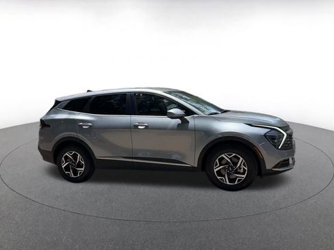 Used 2025 Kia Sportage LX FWD image 2