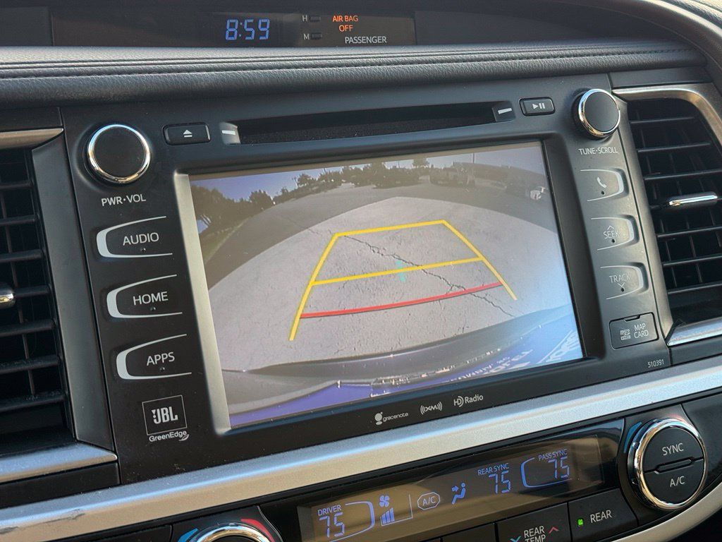 Used 2019 Toyota Highlander Limited FWD image 6