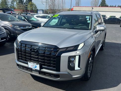 Used 2025 Hyundai Palisade Limited AWD/4WD image 3