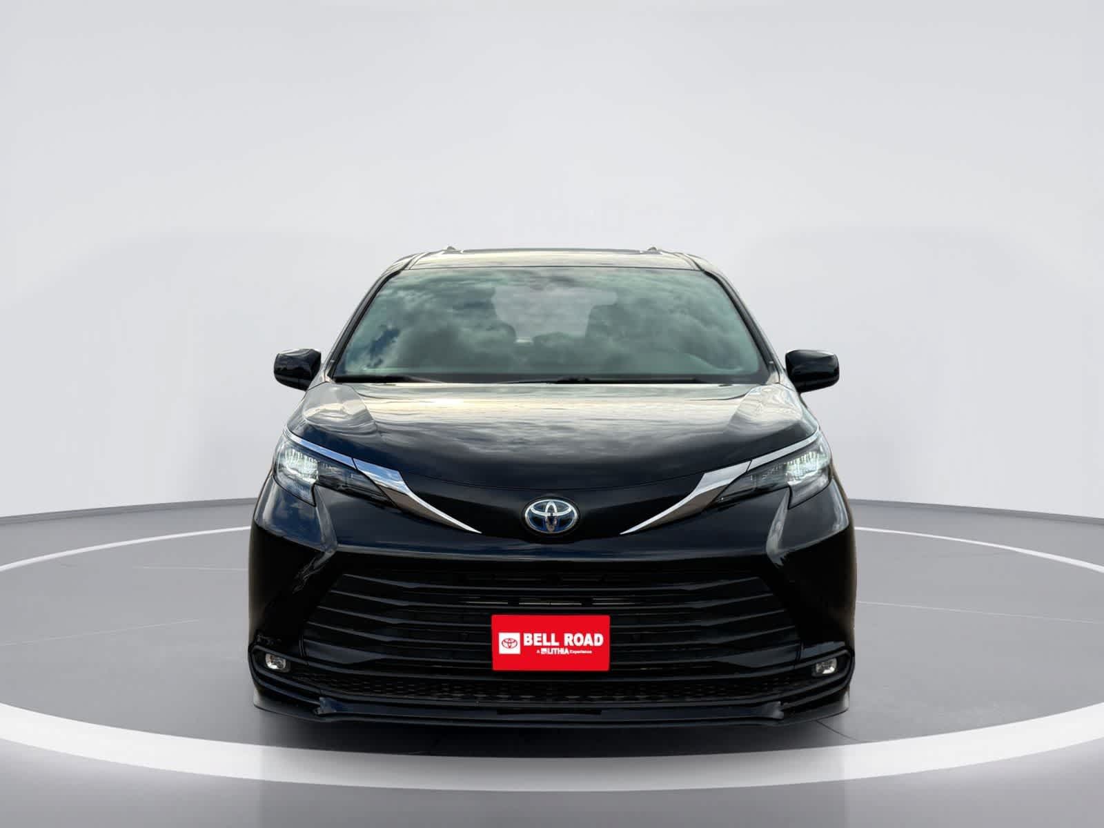 Used 2025 Toyota Sienna XLE FWD image 7