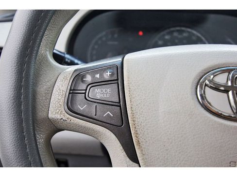 Used 2012 Toyota Sienna LE image 13