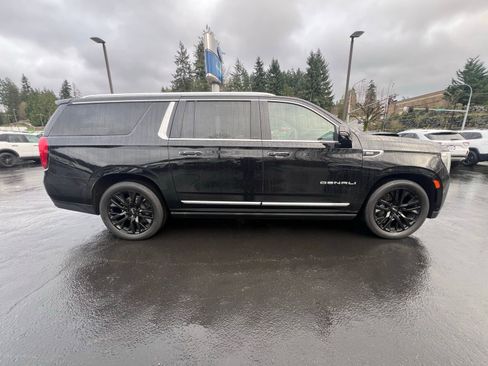Used 2023 GMC Yukon XL Denali image 4