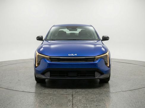 Used 2025 Kia K4 FWD image 2