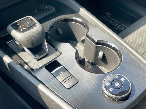 Used 2025 Nissan Rogue SV image 18