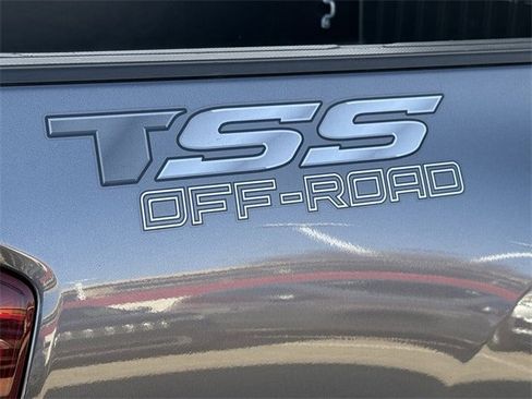 Used 2022 Toyota Tacoma SR w/ SR Convenience Package image 8