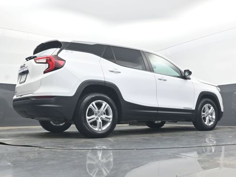 Used 2024 GMC Terrain SLE FWD image 29