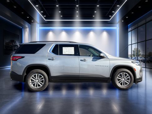 Used 2023 Chevrolet Traverse LT w/ LPO, Cargo Package AWD/4WD image 3