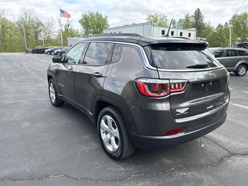 Used 2020 Jeep Compass Latitude w/ Cold Weather Group FWD image 5