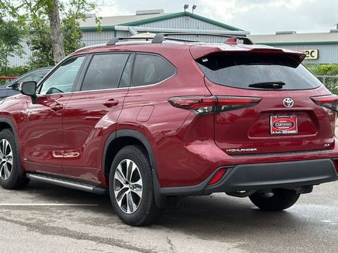 Certified 2025 Toyota Highlander XLE AWD/4WD image 9