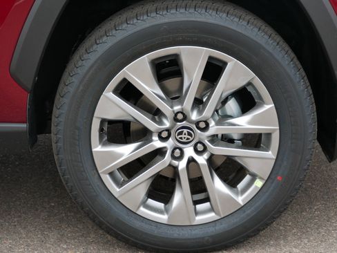 Used 2025 Toyota RAV4 XLE Premium image 5