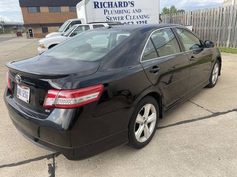 Used 2011 Toyota Camry SE w/ Sport Leather Pkg FWD image 2