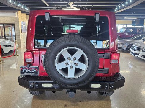 Used 2012 Jeep Wrangler Unlimited Rubicon w/ Connectivity Group image 6