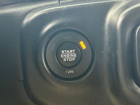 Used 2022 Jeep Gladiator Sport image 21