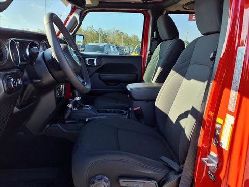 Used 2023 Jeep Gladiator Willys image 7