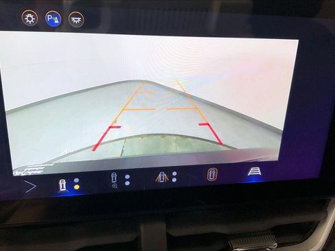 Used 2025 Chevrolet Equinox LT w/ Safety and Technology Package image 21