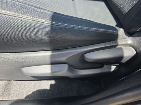 Used 2015 Toyota RAV4 XLE FWD image 19