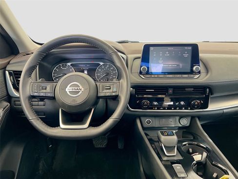 Used 2021 Nissan Rogue SV image 24